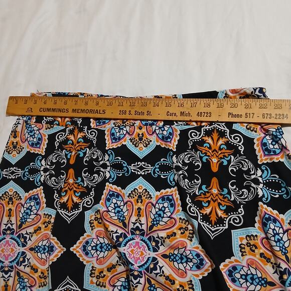 STUDIO Women's 2X Poly/Spandex Blend Mandala Print Black Skirt Easy Care - Picture 5 of 8